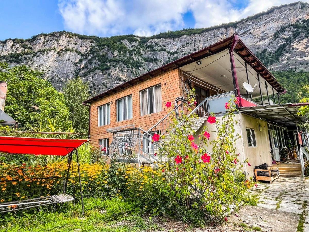 Guest House Oasis - Tvishi Exterior photo
